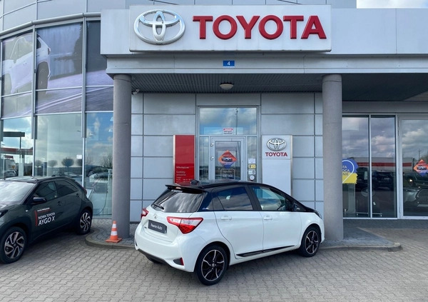 Toyota Yaris cena 61500 przebieg: 50854, rok produkcji 2018 z Kudowa-Zdrój małe 191